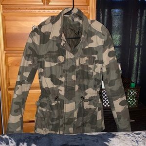 Suppppppper cute camo jacket. Too small for me. ☹️